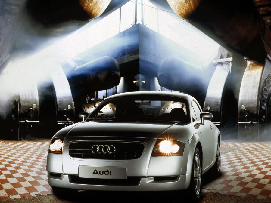  Audi TT Coupe Concept 1995 года  (фото 3 из 3)